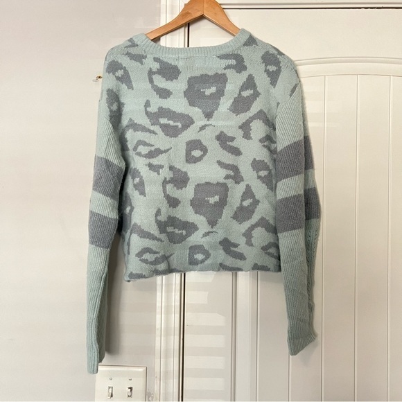 John + Jenn Finn Sweater - Picture 6 of 9